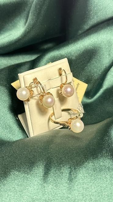 Ювелирный комплект с жемчугом - Состав: серьги и кольцо в едином
