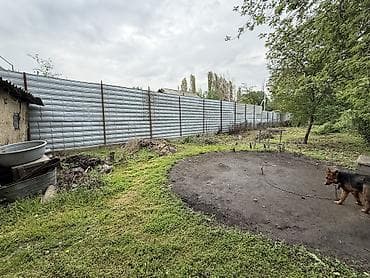 Продаётся пол дома со своими документами с территорией 6.65 соток