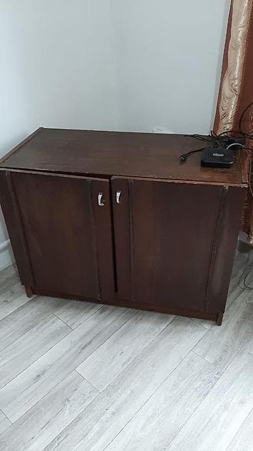 тумбычка: Кийимдер үчүн тумба, Күзгүсүз, Жыгач, түсү - Күрөң — 1