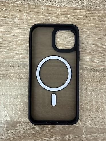 чехлы на 12 айфон: Черный полупрозрачный чехол, разработанный для защиты телефона. Для 12 — 2