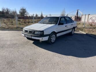 дом обмен на авто: Volkswagen Passat: 1990 г., Седан — 4