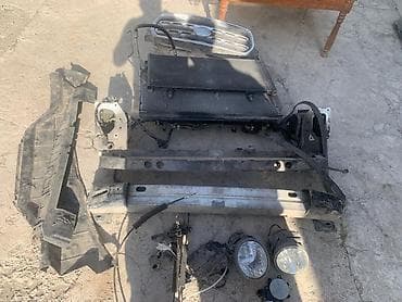 венио: Решетка радиатора Subaru Б/у — 1