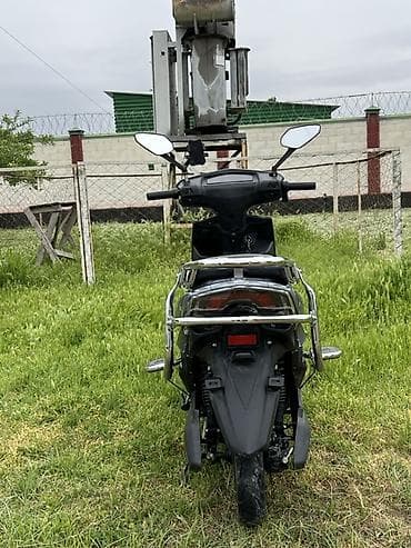 Скутер Skymarx 11, серый цвет. Особенности и оснащение: - Двигатель — 3