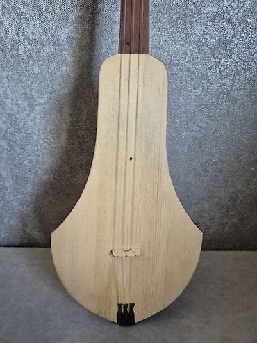 ooz komuz: ОРУК КОМУЗ Туюк чабылган өрүк комуз сатылат!!! цена договорная — 2