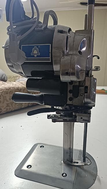 Оборудование для швейных цехов: Промышленный раскройный нож (вертикальный электрический резак для — 1