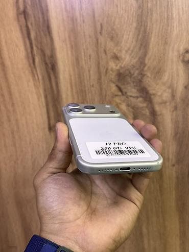 Срочно продаю IPhone 17 Pro, 256 ГБ В хорошем состоянии с гарантией на