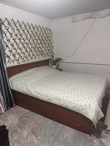 Мебельные гарнитуры: Спальный гарнитур, цвет — тёмный орех. Комплектация: - Двуспальная — 1