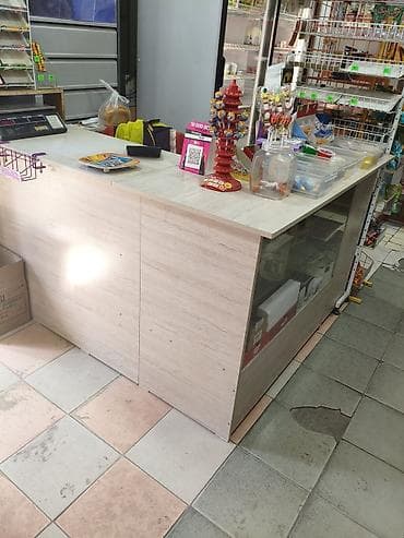 Продаётся кассовый стол. в хорошем состоянии