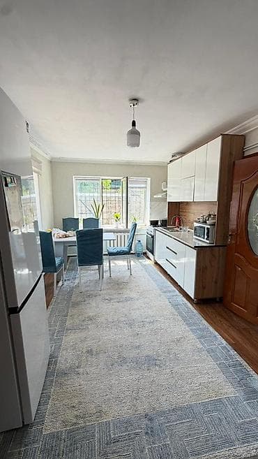 Дома: Срочно продаётся полдома 🏠 📍Пишпек 📐3 комнаты 90м2 Участок 3.5 по — 1