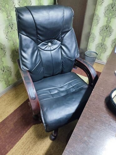 кресло офисный бу: Офисное кресло, Б/у, С колесиками, цвет - Черный, Самовывоз, Бесплатная доставка, Платная доставка — 3