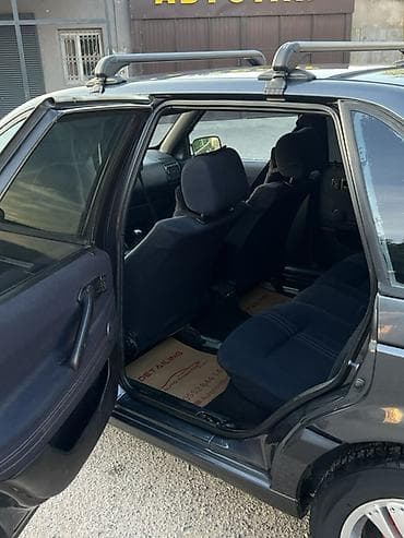 кузов автомобиля: Volkswagen Passat: 1990 г., 1.8 л, Механика, Бензин, Седан — 7
