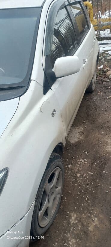 mini cooper: Продаётся компактный 5‑дверный хэтчбек белого цвета. Основные — 4