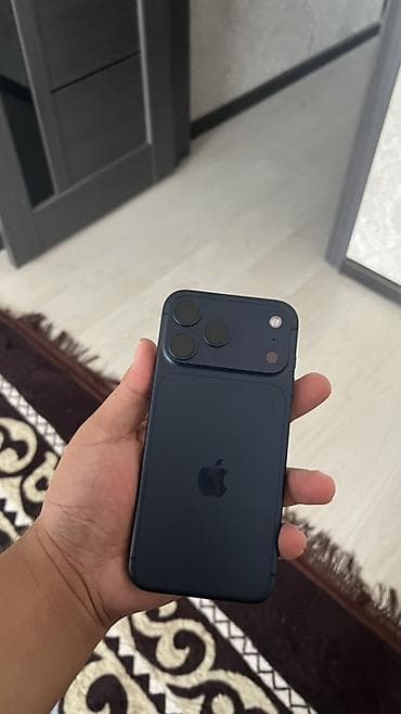 IPhone 17 Pro Max, Б/у, 512 ГБ, Синий, Чехол, Кабель