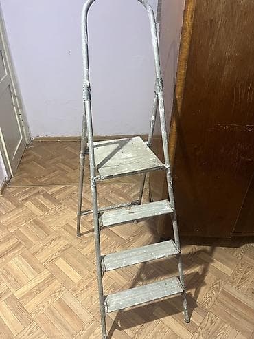 бу лестницы: Складная стремянка-лестница, Материал: Металл, Б/у, Для дома, Высота: До 2 м — 1