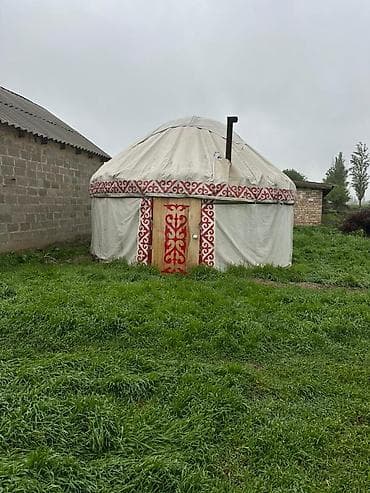 Юрта традиционного типа - Диаметр ориентировочно 5–6 м, низкие — 2