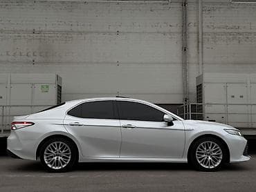 2017: Toyota Camry: 2017 г., Вариатор, Гибрид, Седан — 6