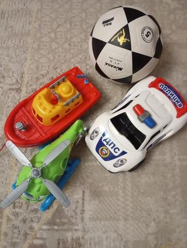 Набор детских игрушек для активных игр: - Игрушечный футбольный мяч