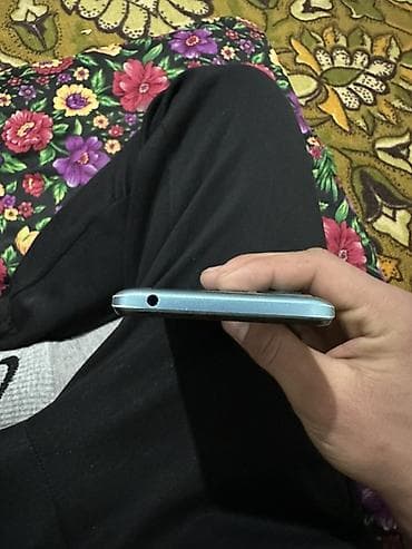 Бытовая техника: Смартфон itel (голубой) - Экран: радной ✅ Батареи: радной ✅ Не — 7