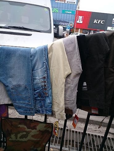 повседневные мужские брюки: Мужские куртки и джинсы — ассортимент на фото - Куртки: несколько — 1