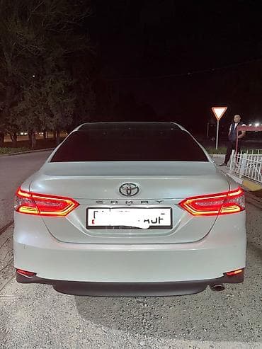 подлокотник: Toyota Camry: 2019 г., 2.5 л, Автомат, Бензин, Седан — 3