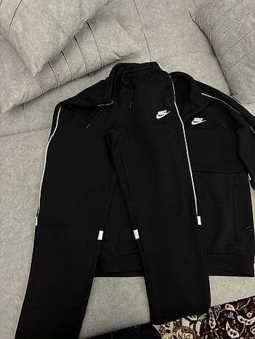 Спортивный костюм Nike, черный цвет. Размер 48-50 - Комплект: куртка
