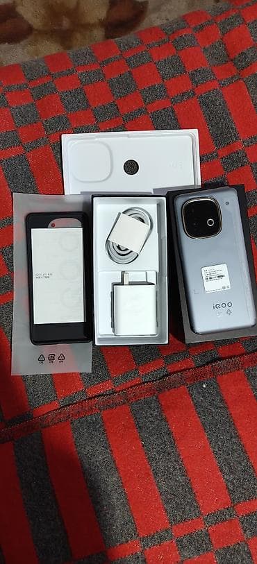 j5 prime: Vivo iQOO, Б/у, 256 ГБ, цвет - Серебристый, 2 SIM — 3