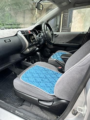 Продажа авто: Honda Fit: 2002 г., 1.3 л, Вариатор, Бензин, Хэтчбэк — 8