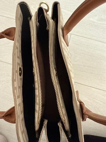 нагрудные барсетки: Сумка-тоут бежевого цвета с геометрическим принтом. - Форма: жесткая — 3