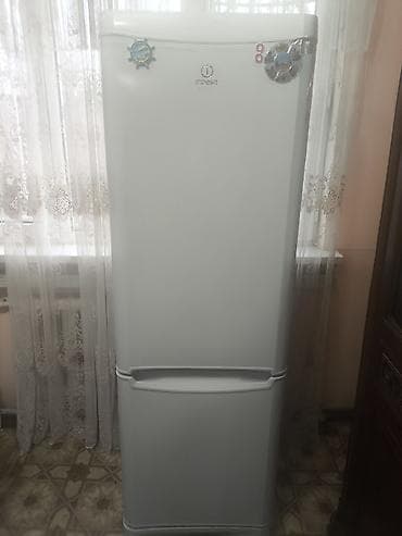 холодильник под мороженое: Холодильник Indesit, Двухкамерный — 4