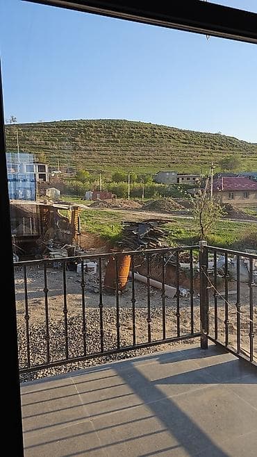 жаны уйлор: Продаётся двухэтажный дом по ул Иманалиевавторая линия рядом с — 10