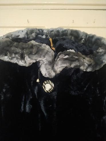 Кофты, свитеры: Дублёнка размер на 48-52. Длинная, теплая. 2000 сом. В живую смотрится — 4