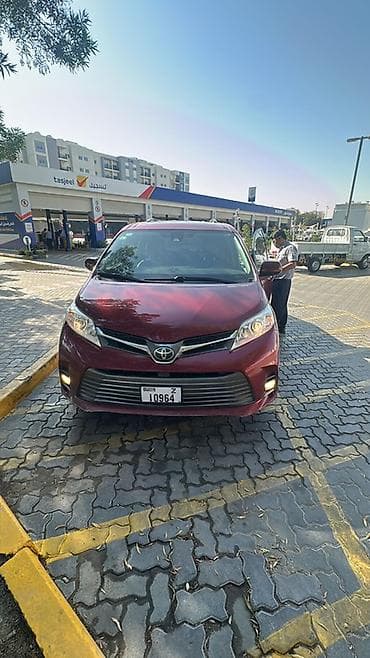 семейный авто: Toyota Sienna: 2019 г., 3.5 л, Автомат, Бензин, Минивэн — 4