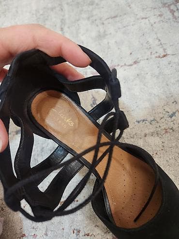 clarks обувь: Босоножки Clarks, размер 38. Цвет: чёрный натуральная замша, стелька — 3