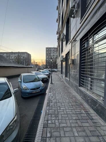 снять дом на панораме: Ижарага берем Офистик, 100 кв. м, Турак комплексинде, Тоолор көрүнүп турат, 1-катар, Жабдуулары менен — 17