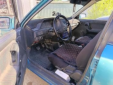 Транспорт: Mazda 323: 1991 г., 1.6 л, Механика, Бензин — 2