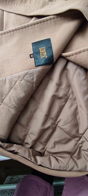 Шымдар: Новое пальто.Купила 15000тысячи сом. Продам 12000т.
Размер 38-40 — 4