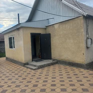 хаус kg: Дом с просторным вымощенным двором и отдельными входами. - Стены из — 2