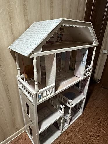 продаю бассеин: Большой кукольный дом из дерева/ДСП с классическим фасадом и крышей — 3