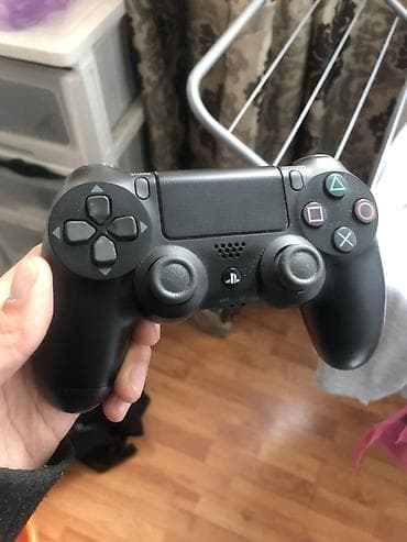джостик для пс 4: Беспроводной геймпад Sony DualShock 4 (PS4), цвет: черный. Основные — 1