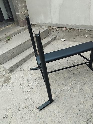 Скамья для жима лёжа со стойками под штангу. Прочная металлическая — 3