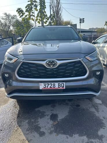срочно продаю в связи с переездом: Toyota Highlander: 2023 г., 3.5 л, Автомат, Бензин, Жол тандабас — 2