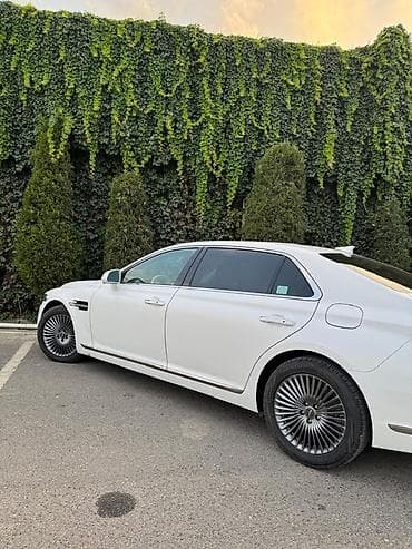 bmw e90: Белый представительский седан бизнес-класса. Кузов и дизайн: - — 1