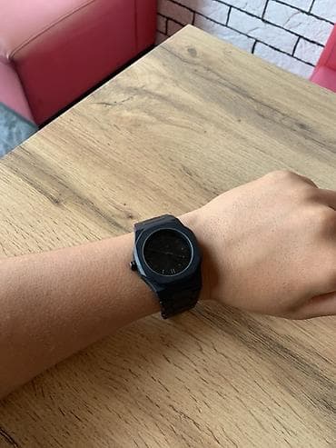 мужские черные джинсовые куртки: Лаконичные наручные часы в полностью чёрном исполнении. - Тип — 3