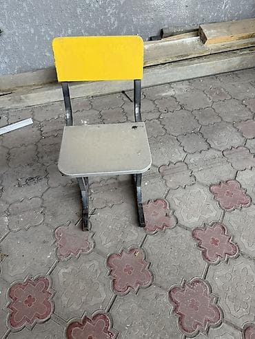 стол бу: Комплект парты и стула, Б/у, цвет - Желтый — 1