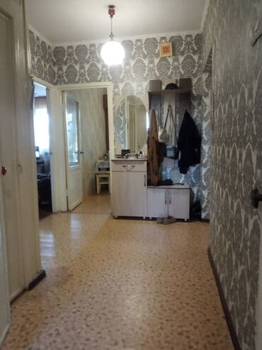 срочно продаётся 1 комнатная квартира в районе ошского рынка по улице молодая гвардия: 2 комнаты, 49 м², Индивидуалка, 4 этаж, Косметический ремонт — 6