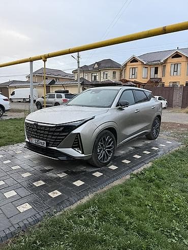 полики byd e2: Changan Uni-Z: 2025 г., 1.5 л, Робот, Бензин, Кроссовер — 1