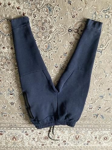 найк толстовка: Мужские джоггеры Nike Tech Fleece темно-синего цвета. Модель выполнена — 2