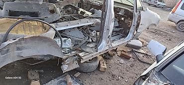 на лобовое стекло: Внутренние накладки порогов Honda, 1998 г., Б/у, Оригинал — 2