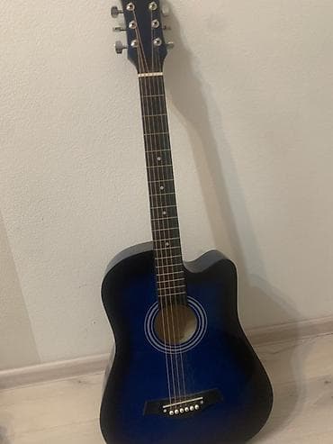 Музыкалык аспаптар: Акустическая гитара с вырезом (cutaway), шестиструнная. - Корпус — 1