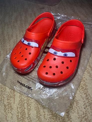 Детская обувь: Детские кроксы Crocs x Disney/Pixar Cars — модель с Молнией Маккуином — 1
